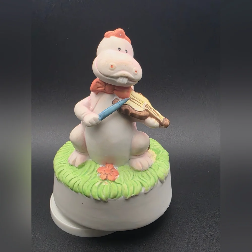 Figurine with Violin Musical Vintage